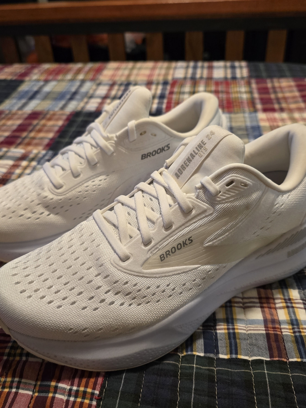 Brooks Women's Adrenaline GTS 24 Run & Walk Shoes - White/Oyster/Alloy - New